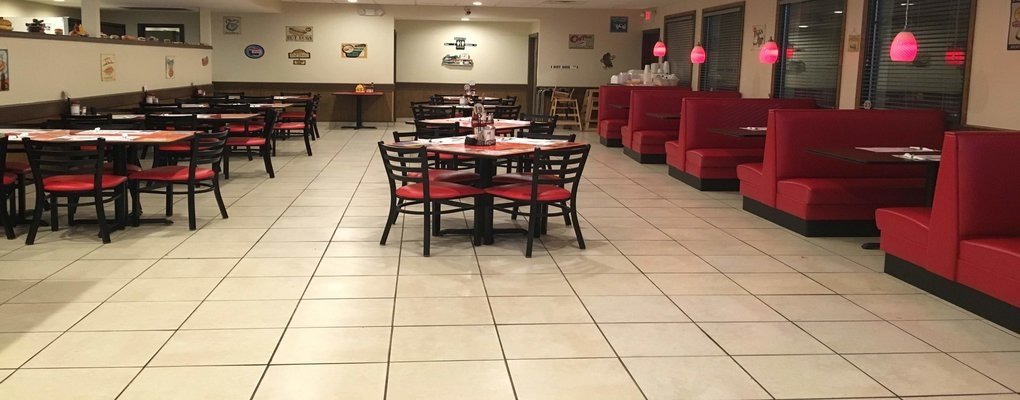 Large Dining Area (30 + tables)